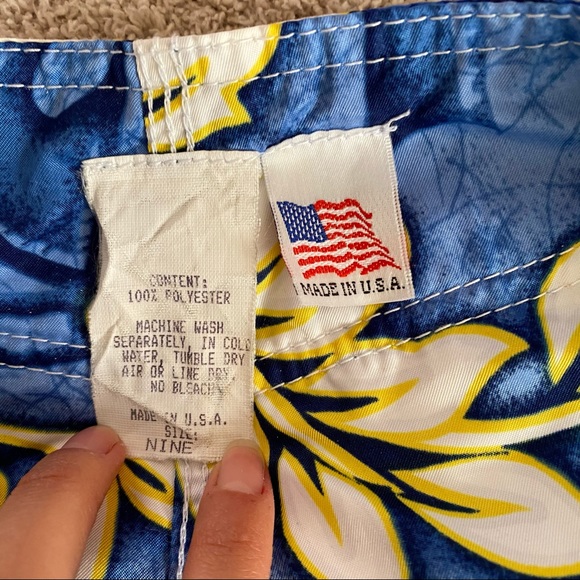 Vintage Hibiscus Blue Yellow Swim Shorts w/ Patch - Picture 3 of 4